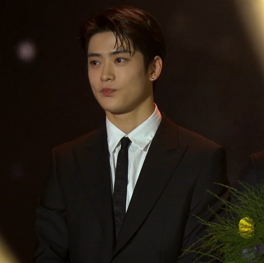 ً (@jjhlooks) on Twitter photo 