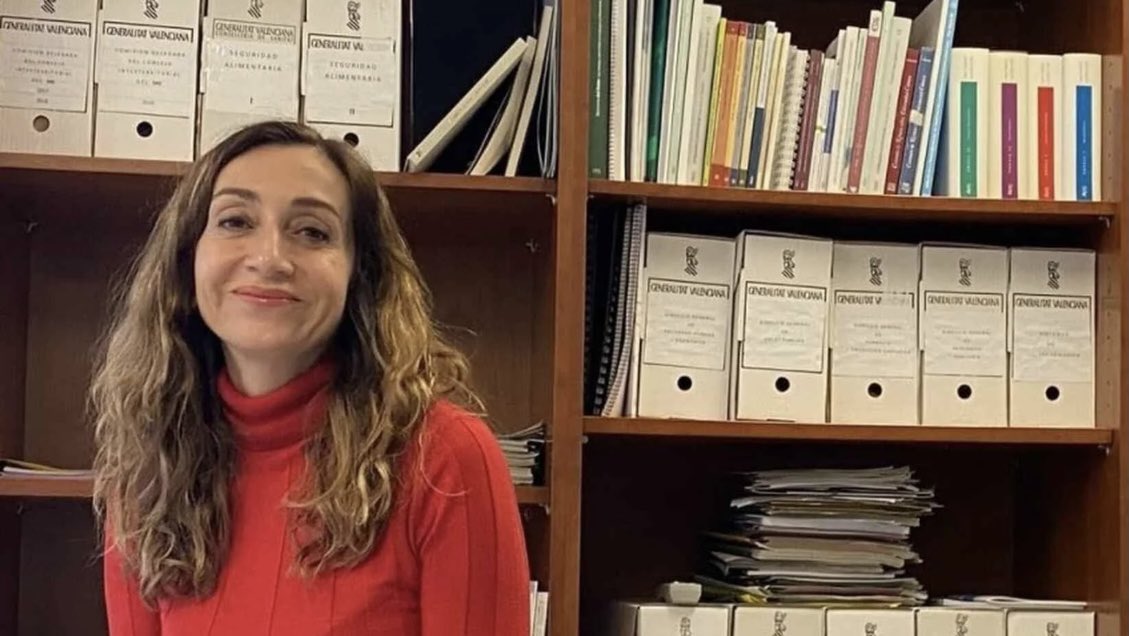 En #Benidorm la mayoría de hoteles están cerrados. No se permite la entrada ni aportando una prueba negativa. Pero ella se va de concierto a Barcelona con una prueba que ni siquiera valora como segura. ¿Pero esto qué es? Es <a href="/isauranavarro/">Isaura Navarro</a>, número 2 de la Conselleria de Sanidad.