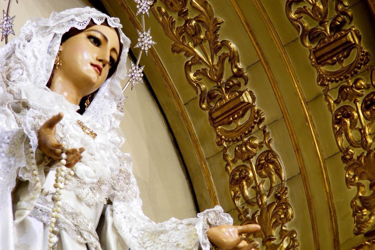 Restauranet's tweet photo. La Virgen del Rocío está hoy presente en nuestros pensamientos #SemanaSanta #MartesSanto #Málaga https://t.co/FbWtYCl0Dk