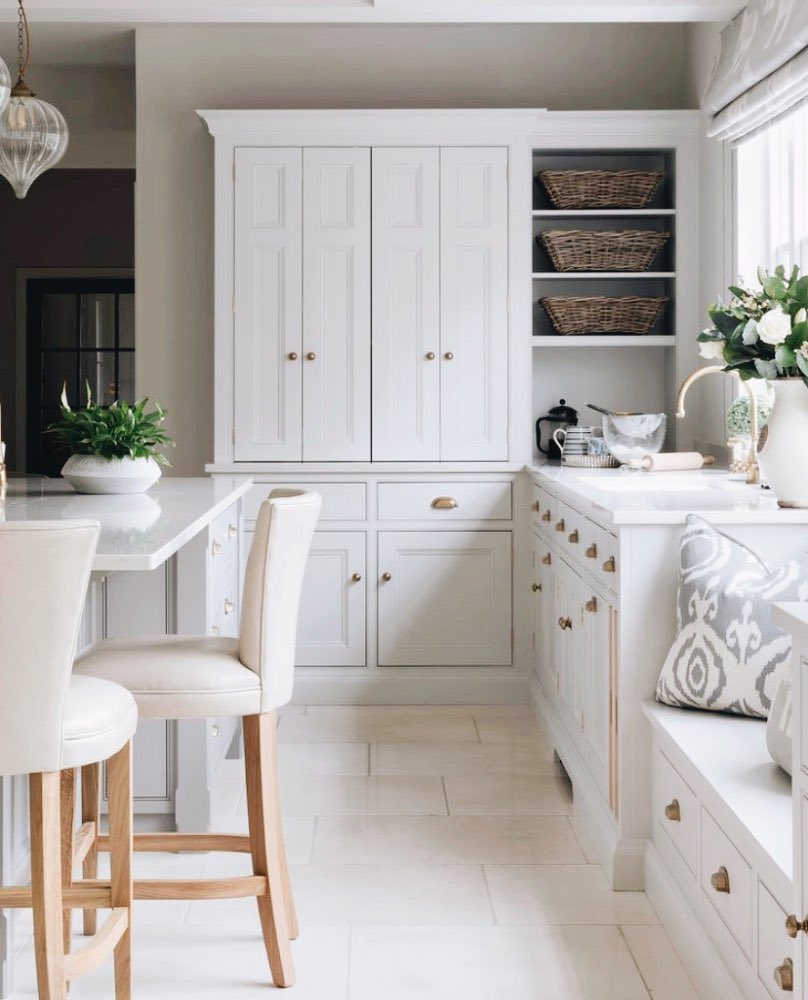 You can never have too much storage space in a well used kitchen. 👩🏾‍🍳 @humphreymunson 
📸 @paullmcraig 
#lucidhomerealty #homedecor #kitchenset #kitchenideas #kitchenstyle #kitchendiner #kitcheninterior #design #kitcheninspo #kitchensofinsta #kitchensofinstagram #interior #home