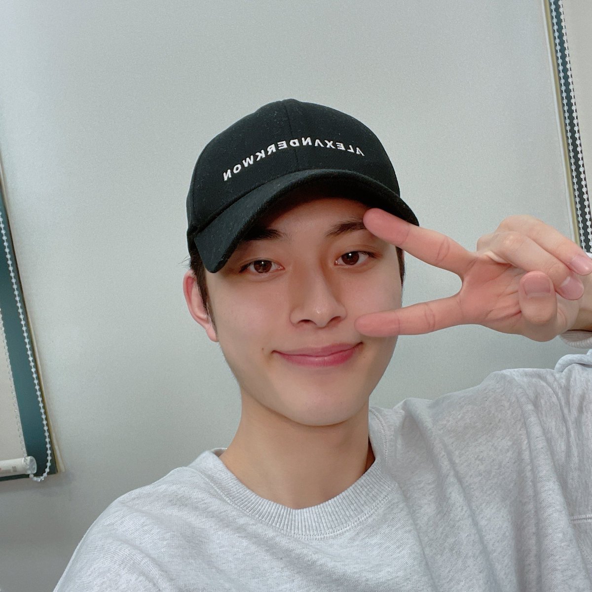 CUBE_YOOSEONHO's tweet photo. [#유선호] Tada~~ https://t.co/f2LHIWPOiT