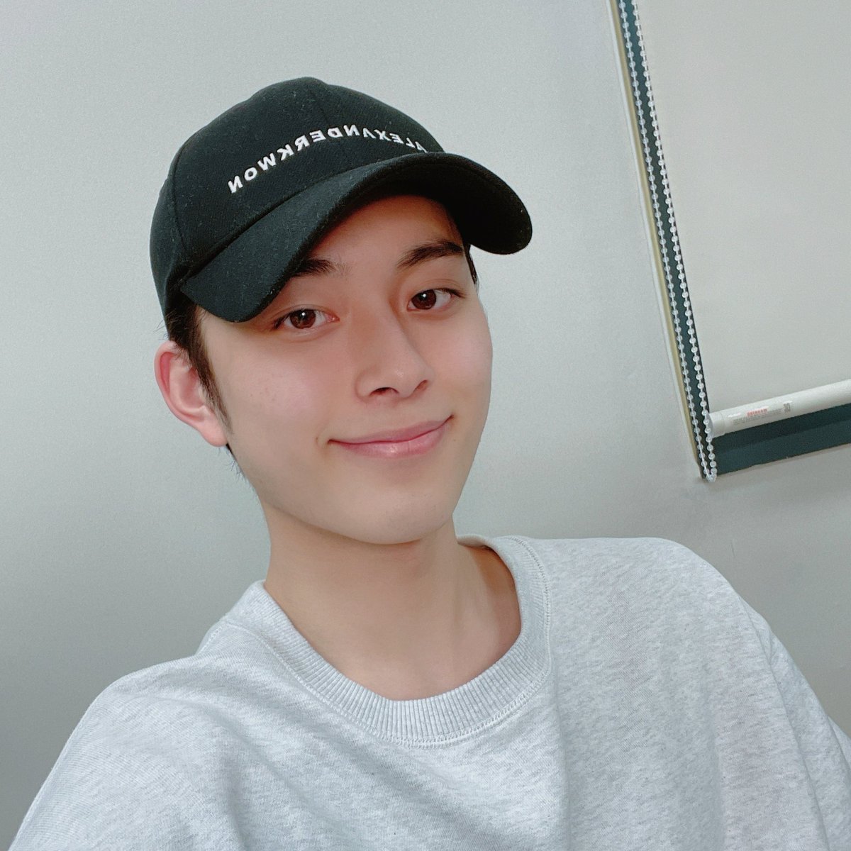 CUBE_YOOSEONHO's tweet photo. [#유선호] Tada~~ https://t.co/f2LHIWPOiT
