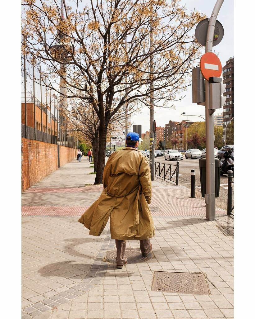 ajimenezlara's tweet image. #madrid #bluecap #trenchcoat #odonnell #streetsofmadrid #streetlife instagr.am/p/CNDCwBInY7F/