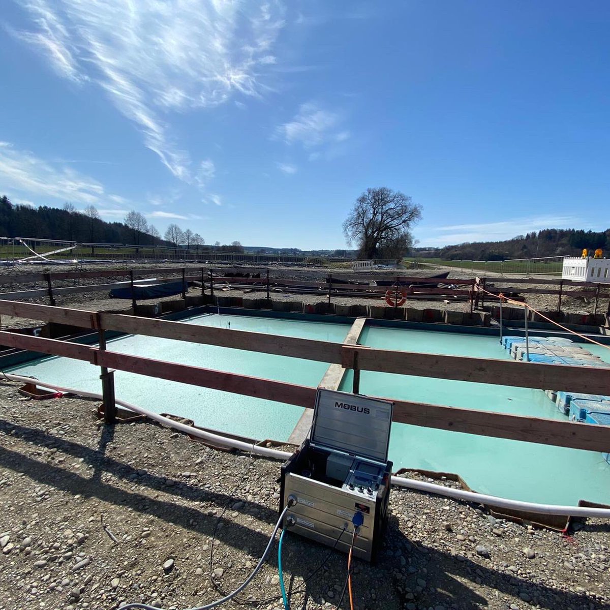 MoebusGmbH's tweet photo. #Hochwasserschutz in #Krauchenwies #Neutralisation einer #Baugrube mit unserer Neucom Portable rund zehn Kilometer südlich von Sigmaringen in Baden-Württemberg. #umweltschutz #wasser #abwasser #moebus #phwert https://t.co/reEMNwlRJc