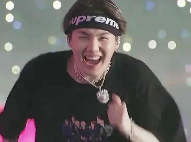 syubhoya's tweet photo. blurry yoongi pictures that radiate extreme happiness https://t.co/9KJ8jskt0w