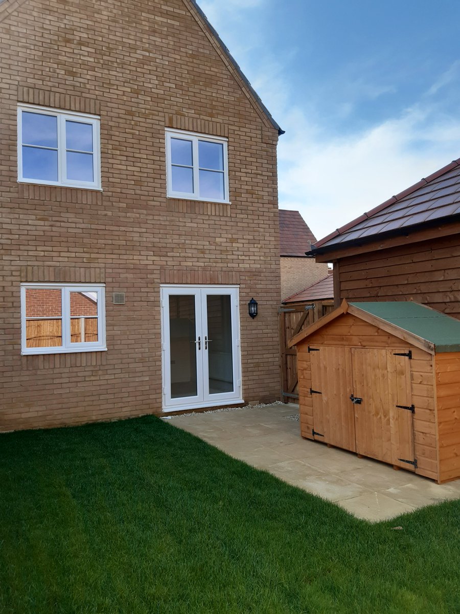 krissy_mckay's tweet photo. ☀️☀️☀️The sun was shining on me today for a handover at Greenlakes Rise, Wixam MK45.
Affordable rent houses in a lovely cul-de-sac setting.
2 &amp; 3 beds houses. With special thanks to Morris Homes. 
@StonewaterUK
 
@ThorntonFirkin
 
@letstalkcentral
 
@BedfordTweets https://t.co/KNRkPO9m5L