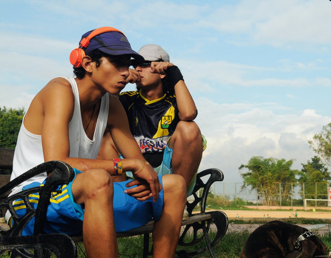 cinefagosnet's tweet photo. 🎞️ La fortaleza (2019), de Andrés Torres.

«Andrés Torres, un joven cineasta bumangués que conoció en persona a varios barristas, decidió conformar un pequeño equipo (de otra forma no hubiera sido posible)...

(🧵⬇️) https://t.co/AW9X6u36h8