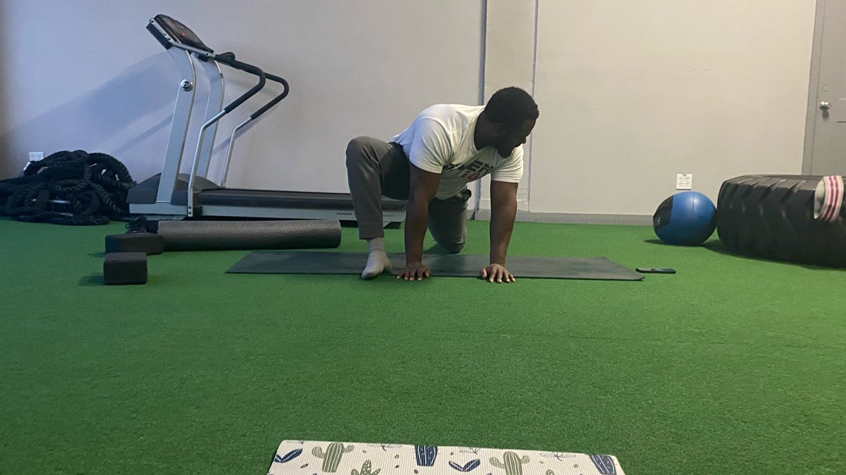 my180yp's tweet photo. You may not be able to control the whole world, but you may learn to control your inner world through yoga. #debasishmridha #iempower #weempower #mentoring #bethechange #yoga #given100 #debaliviereplace #my180yp #stlouis https://t.co/DPnhhazxsN