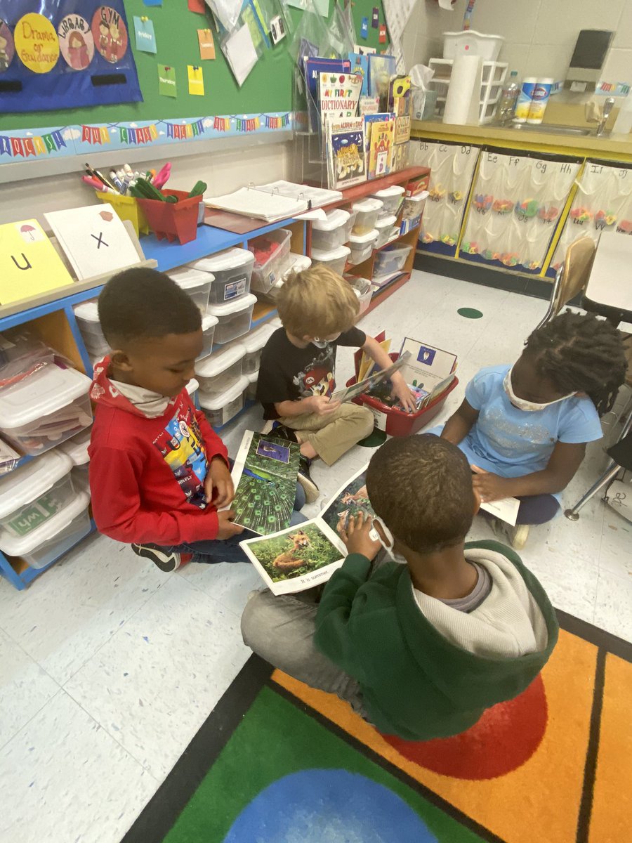 MrsHardyGVESK's tweet photo. To start our informative writing unit, we spent some time browsing information texts from our classroom library yesterday! Then we brainstormed topics we felt we knew a lot about!@GreenValleyElem @HooverSchools @AlishaLitCoach https://t.co/3jt1vgOCoz