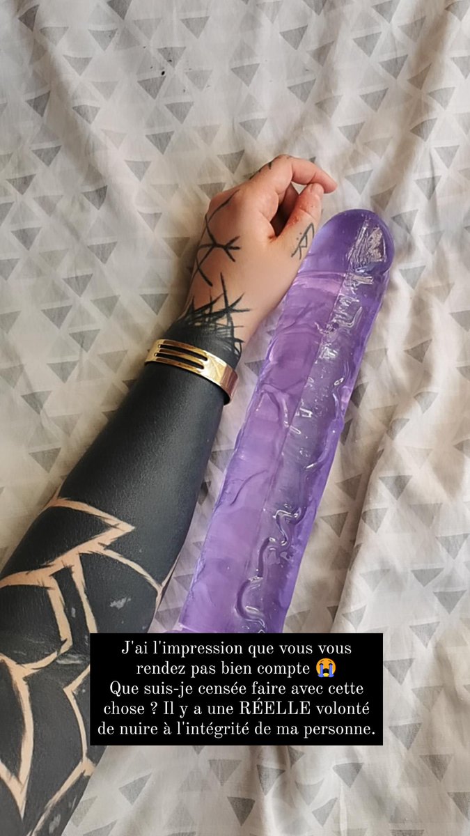 FannyctalopeTV's tweet photo. (sextoy, sexe)
Pas de raison que vous ne vous moquez pas de moi devant cette véritable comédie dramatique. Je sais toujours pas qui m'a envoyé ça. J'attends qu'il se dénonce parce que y'a une vraie volonté de nuire. A part m'en servir pour assommer des cambrioleurs, j'vois pas. https://t.co/36Qf8IpNBx