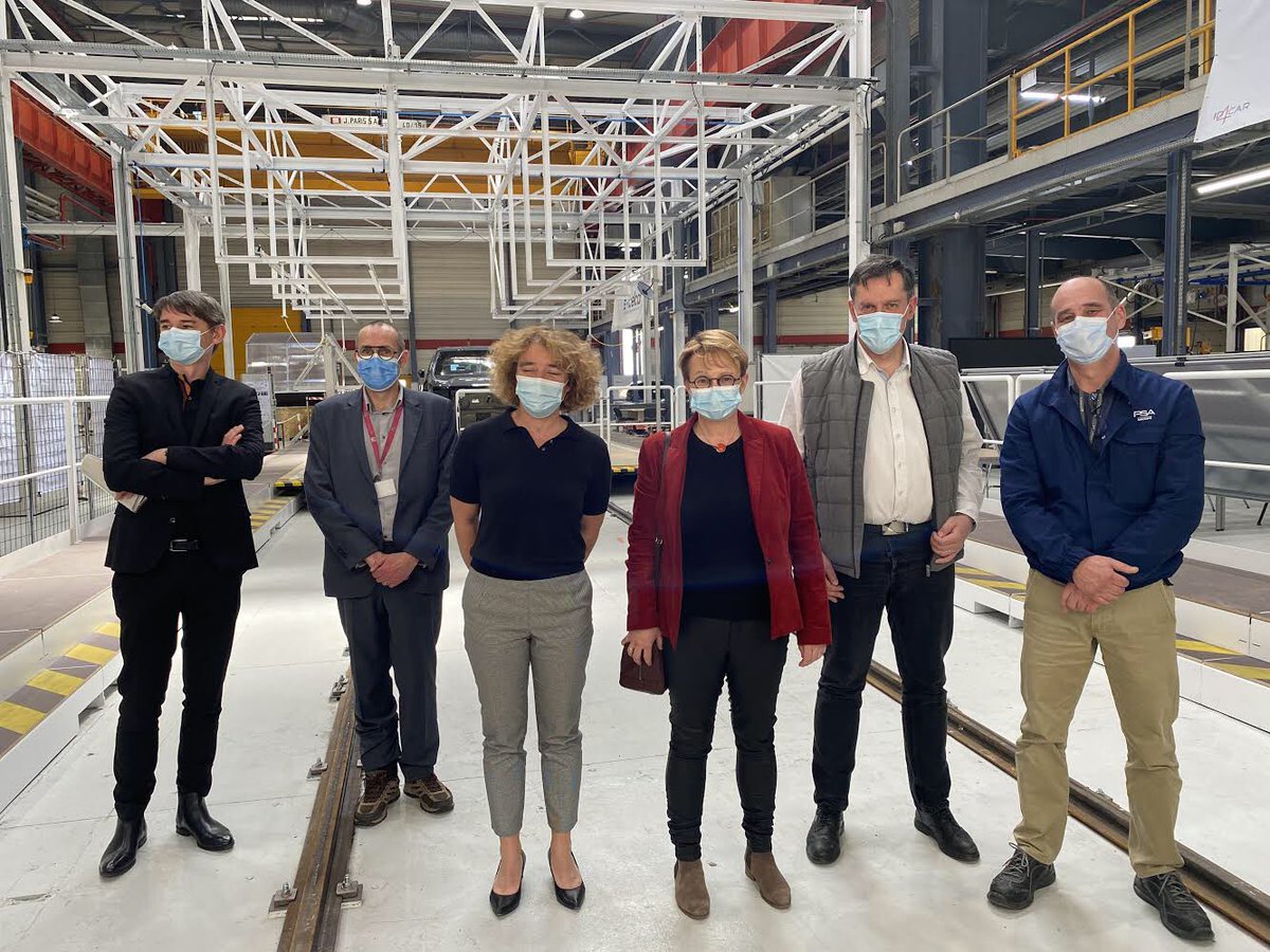 nathalieappere's tweet photo. Visite de la plateforme rennaise Excelcar à La Janais, Fablab industriel accélérateur d’innovation dans le domaine des mobilités durables. Un laboratoire grandeur nature, soutenu par @metropolerennes, qui invente l’industrie du futur et crée les emplois de demain. https://t.co/EkJGvYDmcy