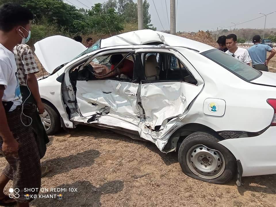 sittthiha9's tweet photo. Today in #Naypyitaw, a military truck hit a doctor's car who working at a Nay Pyi Taw hospital.
ABOMINABLE CRUELTY 
#Mar30Coup 
#WhatsHappeningInMyanmar
#forceavote
#MilkTeaAlliance https://t.co/fbKeN7Q1Ic
