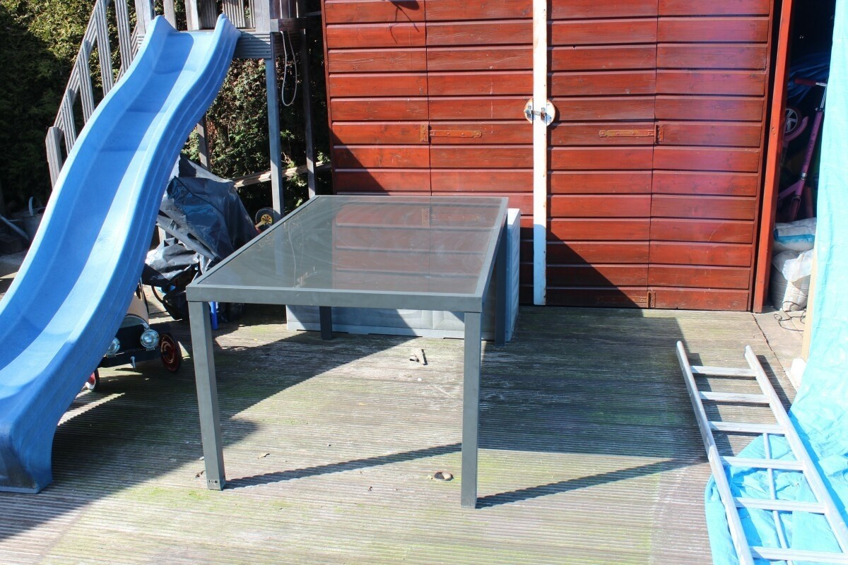 Tuintafel: Reageren of meer informatie? Klik hier 👉 Te koop tuintafel 95x160 aluminium met glasplaat koopplein.nl/coevorden/2383… <<< info in de link.