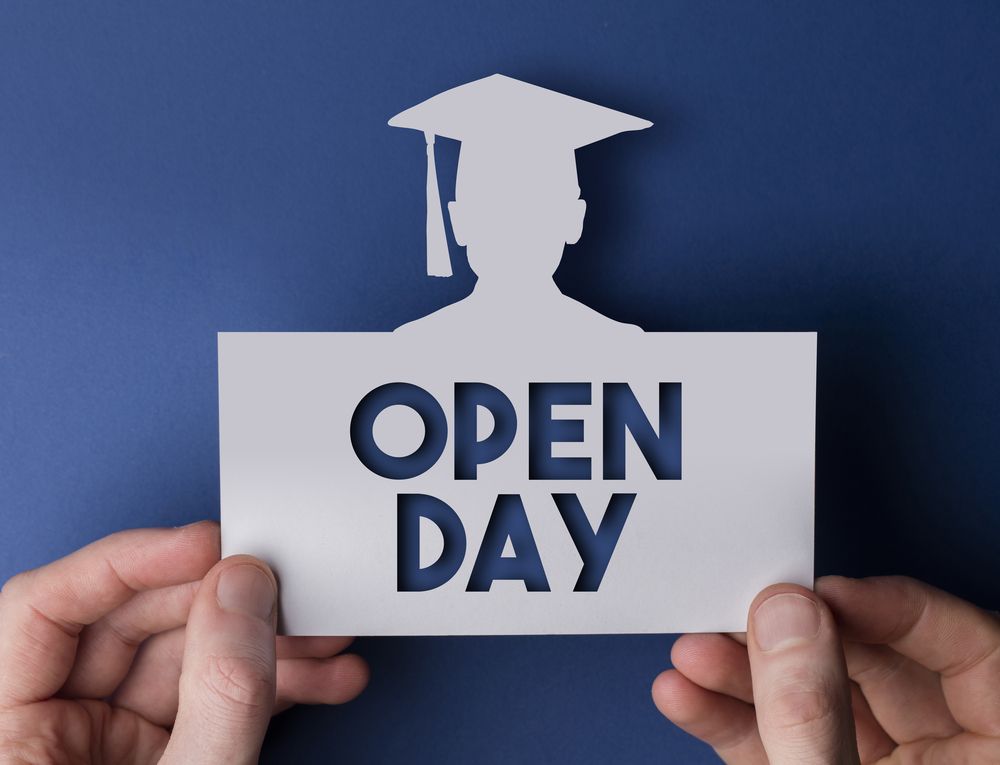 LSDMLondon's tweet photo. Join us this Thursday for the #LSDM Open Day. Learn about our courses in #Design or #Marketing, and how you can start your #degree on 19th April. Sign up for free:

EN (16:00): https://t.co/COBxYXAWn9
PT (17:00): https://t.co/yeslVc4Qnu
ES (18:00: https://t.co/WFDdEdE5eq https://t.co/7ako3KhX1L