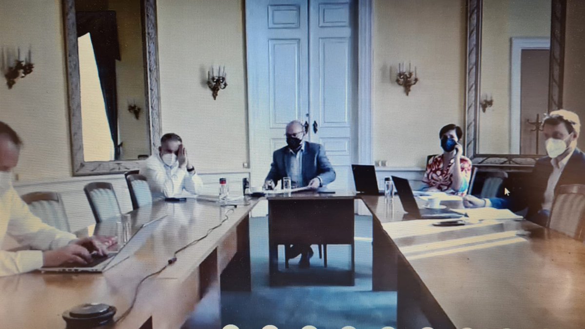 Pod vedením ministra p. <a href="/RobertPlaga/">Robert Plaga</a> dnes jednal pracovní tým #tripartita pro vzdělávání. Na programu byly informace o návratu do škol a o očkování. Resort školství je prvním resortem, který zpracoval návratovou strategii. Obnovení řádného vzděláváni představuje národní prioritu!