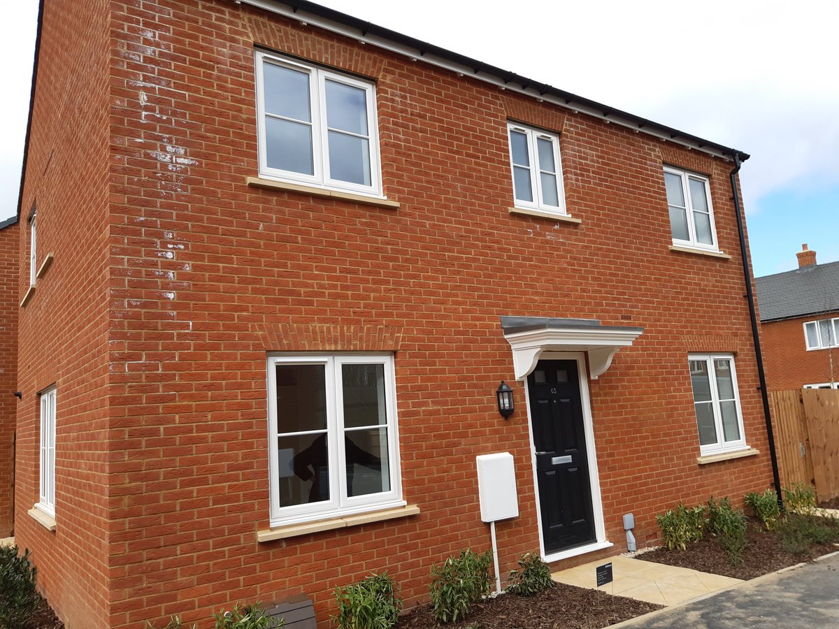 krissy_mckay's tweet photo. 🎺It was the end of an era at Hanwell View Banbury yesterday, after 3 years we took the final handover of 8 new affordable homes. With special thanks to Bellway for building lovely homes &amp; Arcadis for your continued support.
@Bellwayhomes1
@StonewaterUK
@ArcadisUK https://t.co/O9bY4sn6pn