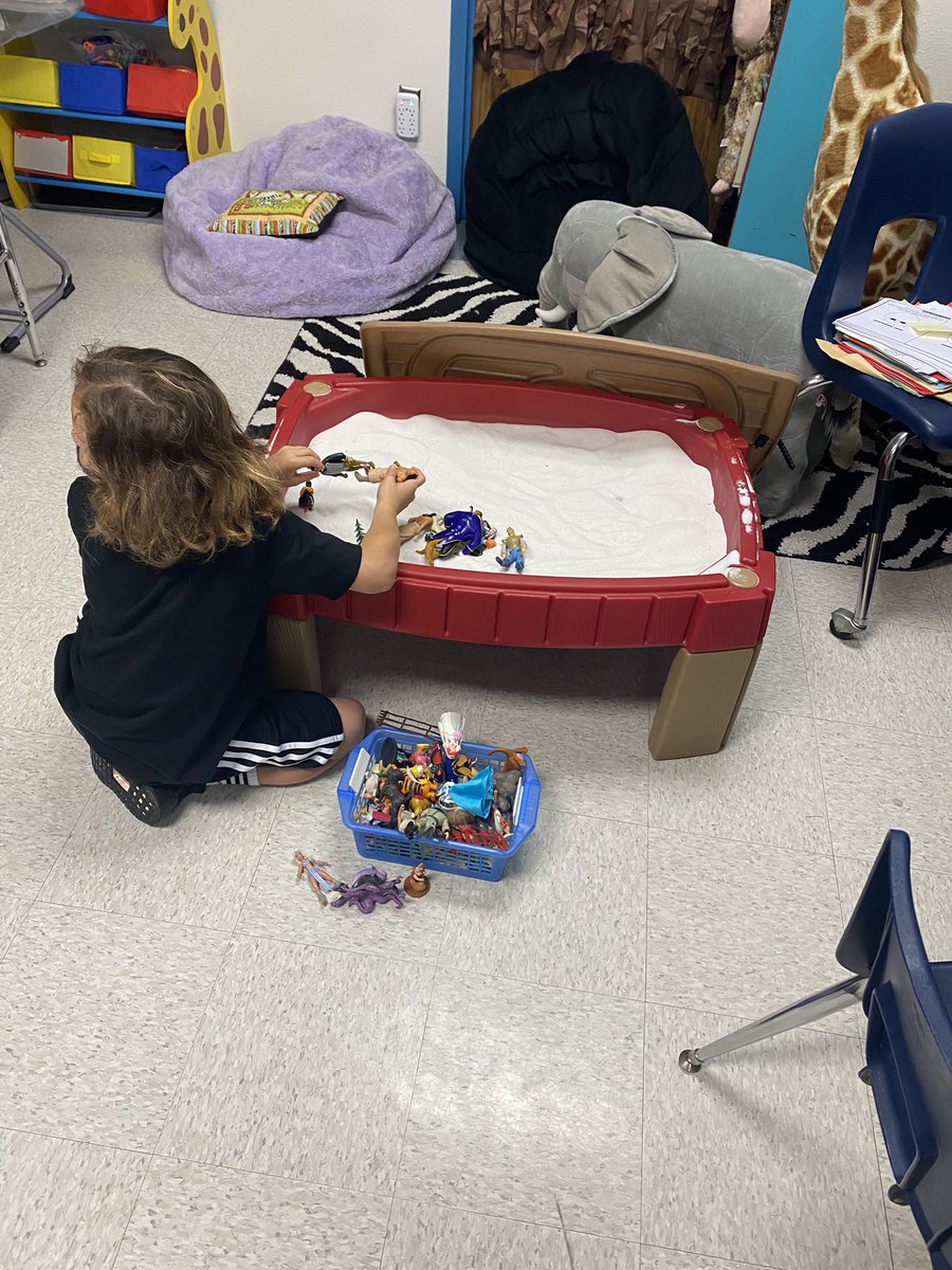 raynie_mclaurin's tweet photo. We are sharpening the saw this week in care class! #selfcare #careclass #beDSE @ds_elementary https://t.co/rTVyIvhott