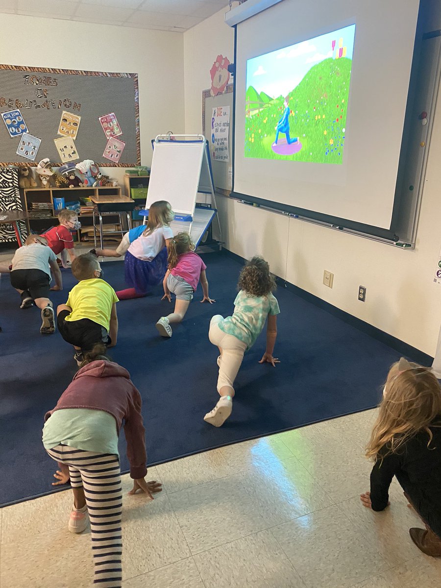 raynie_mclaurin's tweet photo. We are sharpening the saw this week in care class! #selfcare #careclass #beDSE @ds_elementary https://t.co/rTVyIvhott
