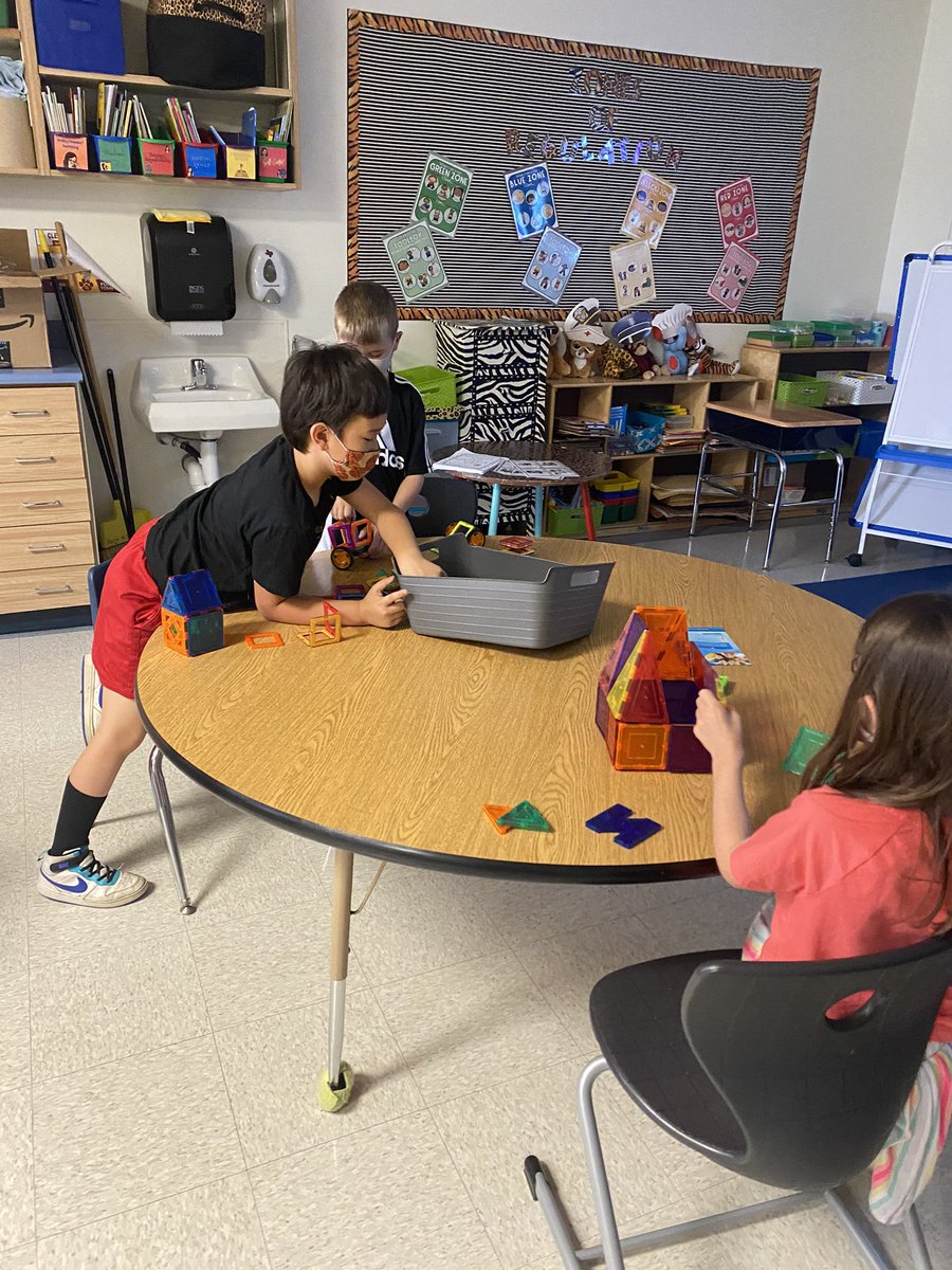 raynie_mclaurin's tweet photo. We are sharpening the saw this week in care class! #selfcare #careclass #beDSE @ds_elementary https://t.co/rTVyIvhott