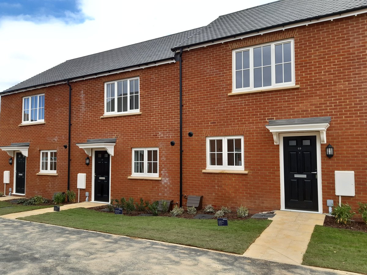 krissy_mckay's tweet photo. 🎺It was the end of an era at Hanwell View Banbury yesterday, after 3 years we took the final handover of 8 new affordable homes. With special thanks to Bellway for building lovely homes &amp; Arcadis for your continued support.
@Bellwayhomes1
@StonewaterUK
@ArcadisUK https://t.co/O9bY4sn6pn