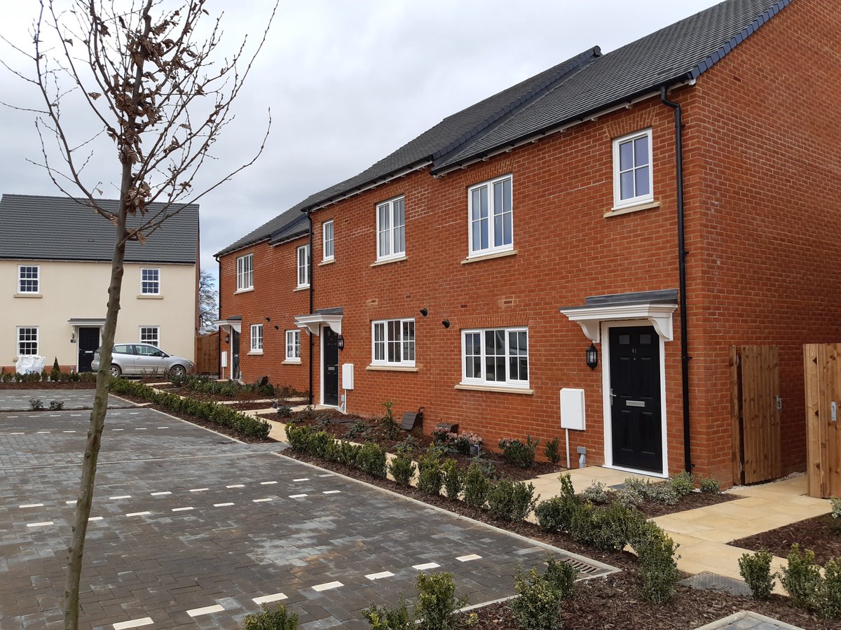 krissy_mckay's tweet photo. 🎺It was the end of an era at Hanwell View Banbury yesterday, after 3 years we took the final handover of 8 new affordable homes. With special thanks to Bellway for building lovely homes &amp; Arcadis for your continued support.
@Bellwayhomes1
@StonewaterUK
@ArcadisUK https://t.co/O9bY4sn6pn