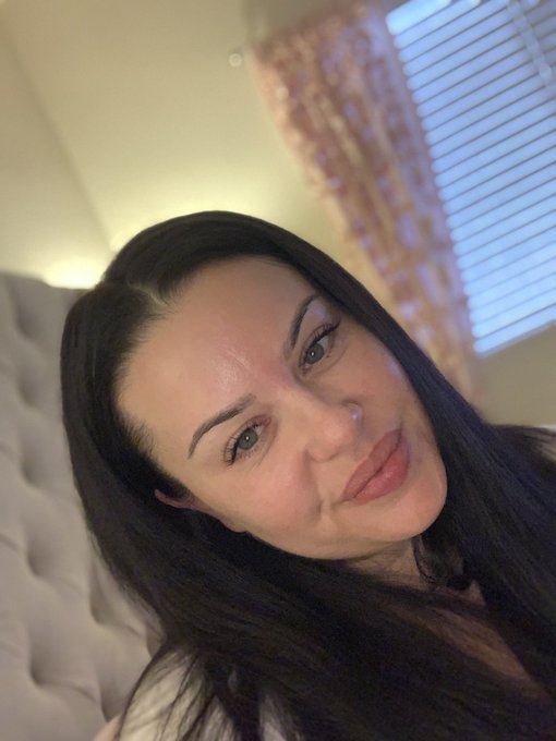 I love a fresh wash and blow dry https://t.co/FZmv8E1uct<a href="/tag/newprofilepic"class="tags"><span>#newprofilepic</span></a>