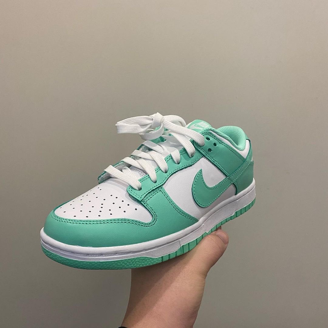 dunk low green glow