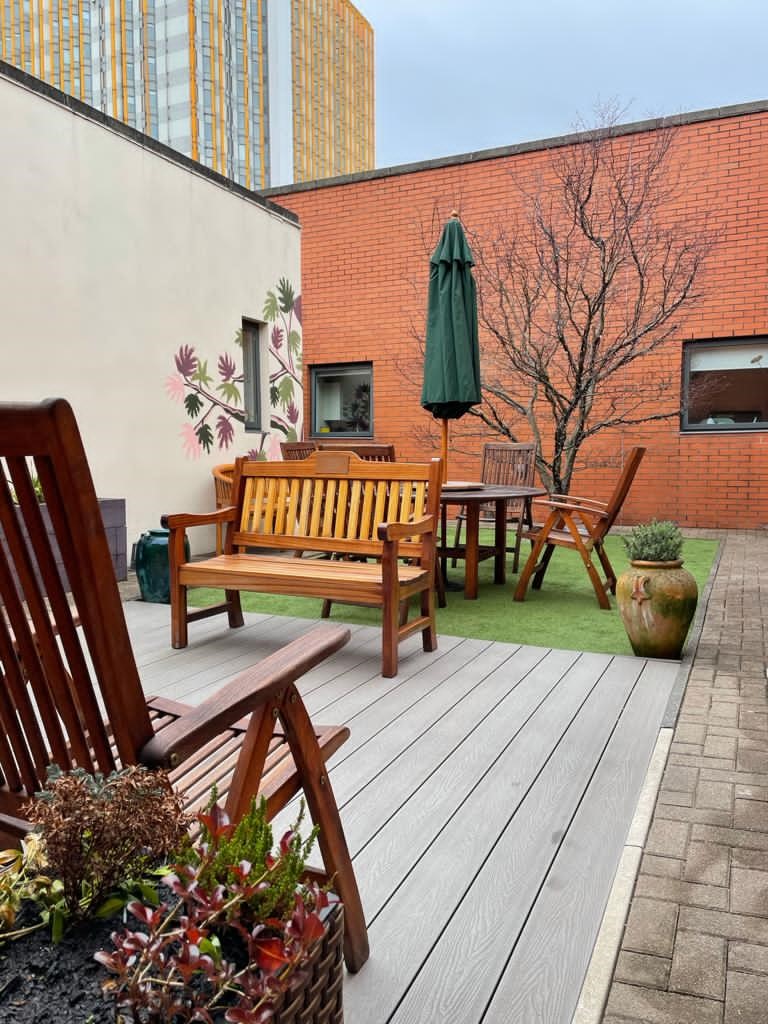 calvertoffice's tweet photo. Spring has sprung in the Renal Unit garden! Well done Brian, Albert, Stephen and David for all your efforts. Here's hoping for a nice warm summer! As ever, thanks to everyone at the Renal Unit for providing such an incredible service. #belfastcityhospital #volunteer #SpringTime https://t.co/Vh8m0XvbwE