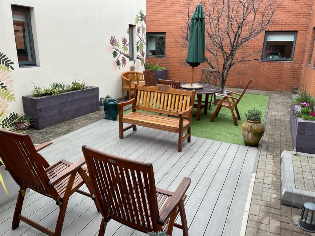 calvertoffice's tweet photo. Spring has sprung in the Renal Unit garden! Well done Brian, Albert, Stephen and David for all your efforts. Here's hoping for a nice warm summer! As ever, thanks to everyone at the Renal Unit for providing such an incredible service. #belfastcityhospital #volunteer #SpringTime https://t.co/Vh8m0XvbwE