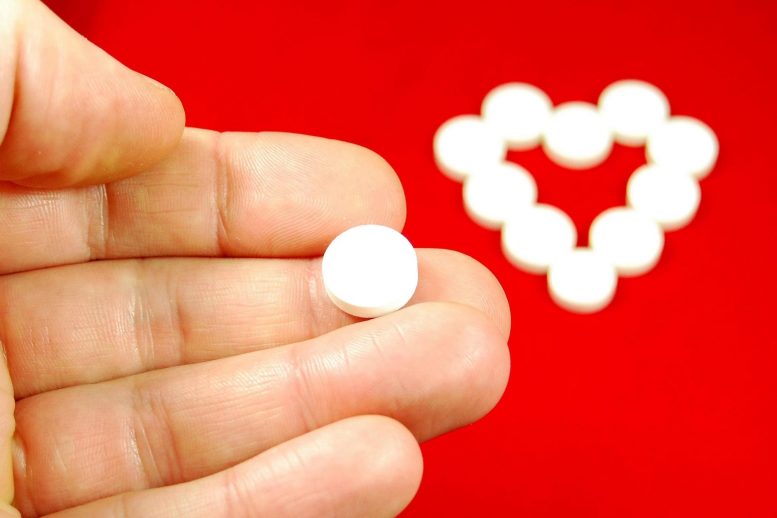 JessPeverill's tweet photo. We've probably all heard that you should chew Aspirin 💊 during a 🫀 attack (and go to the ER!!), but did you know Aspirin may also help you avoid COVID-19?

New study shows low-dose Aspirin is correlated with a 29% ⬇️ in contracting #COVID19! 

#biom4180

https://t.co/xk7zCeyxaa https://t.co/rpeNALYGMn