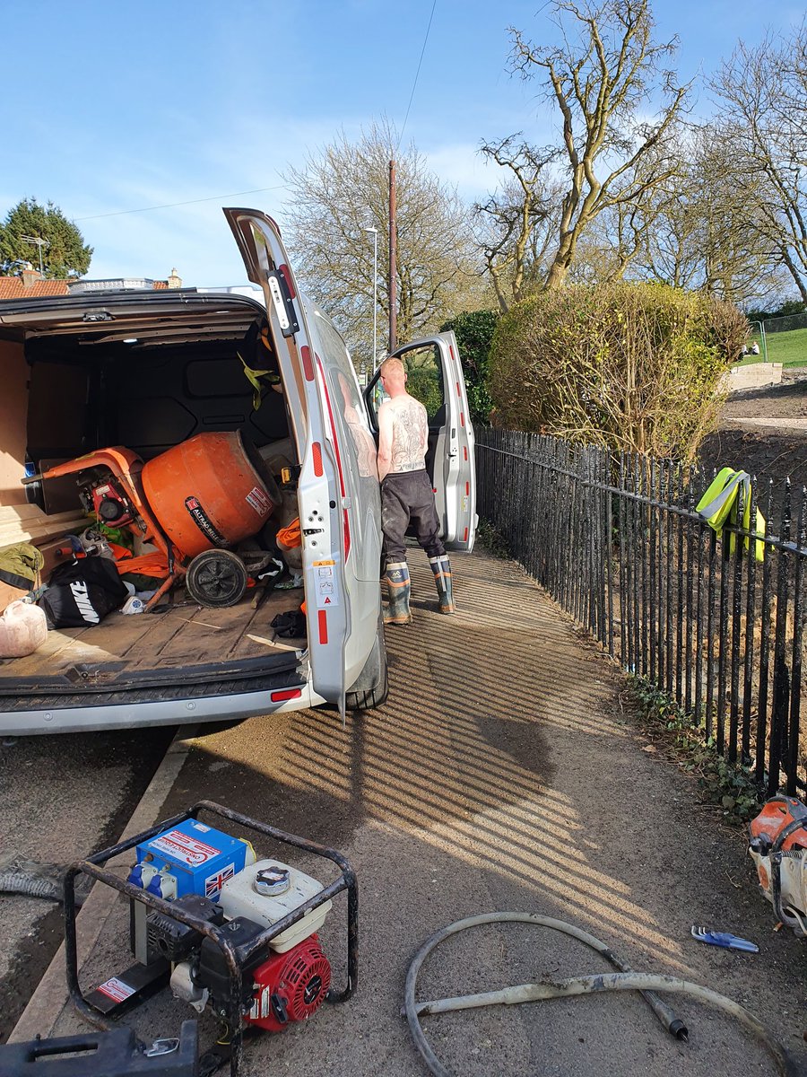DeurmekaarUK's tweet photo. @thrapstontc perhaps you might want to provide the workman at the park with a toilet?? #construction #urinatinginpublic https://t.co/gucy9HEfye