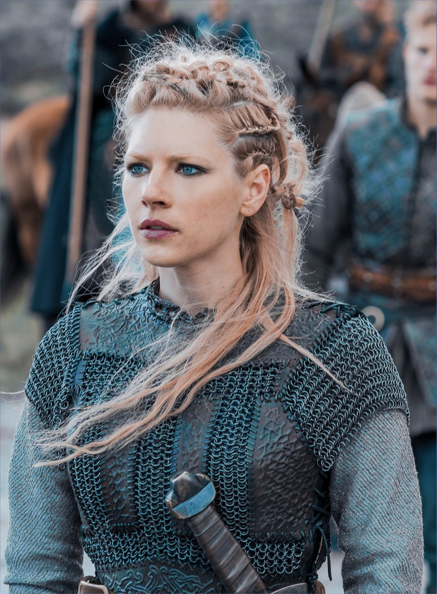 notmauri__'s tweet photo. Siempre es buen día para apreciar la belleza de Lagertha.
LA REINA. https://t.co/3TMH2xkQ50
