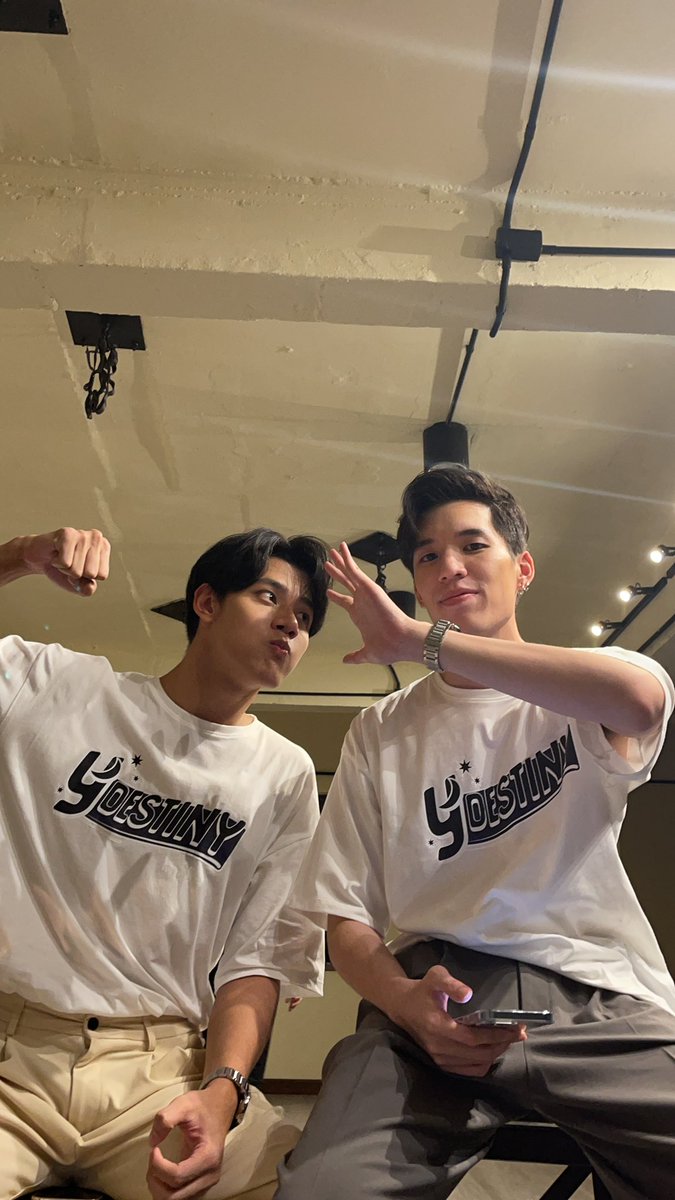 mytonsrn's tweet photo. ก็มาดิค้าบ🤜🤛 @chapmeow @taechayapat #YDestinyEp1 https://t.co/9dxFLeBnm2