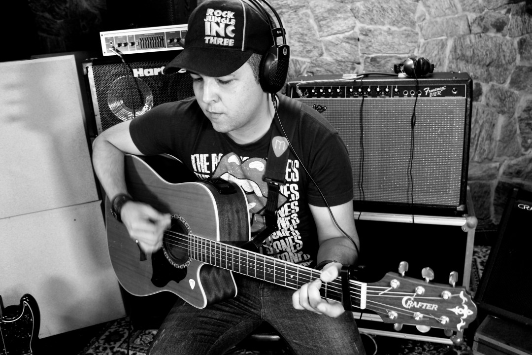 BandaRitz's tweet photo. Gravina EP - EU 😎 #ritz #rockpop #musicalizando #agoraehritz #positivevibes #m... https://t.co/tmp6FCMS1c https://t.co/OWZaTCNumE