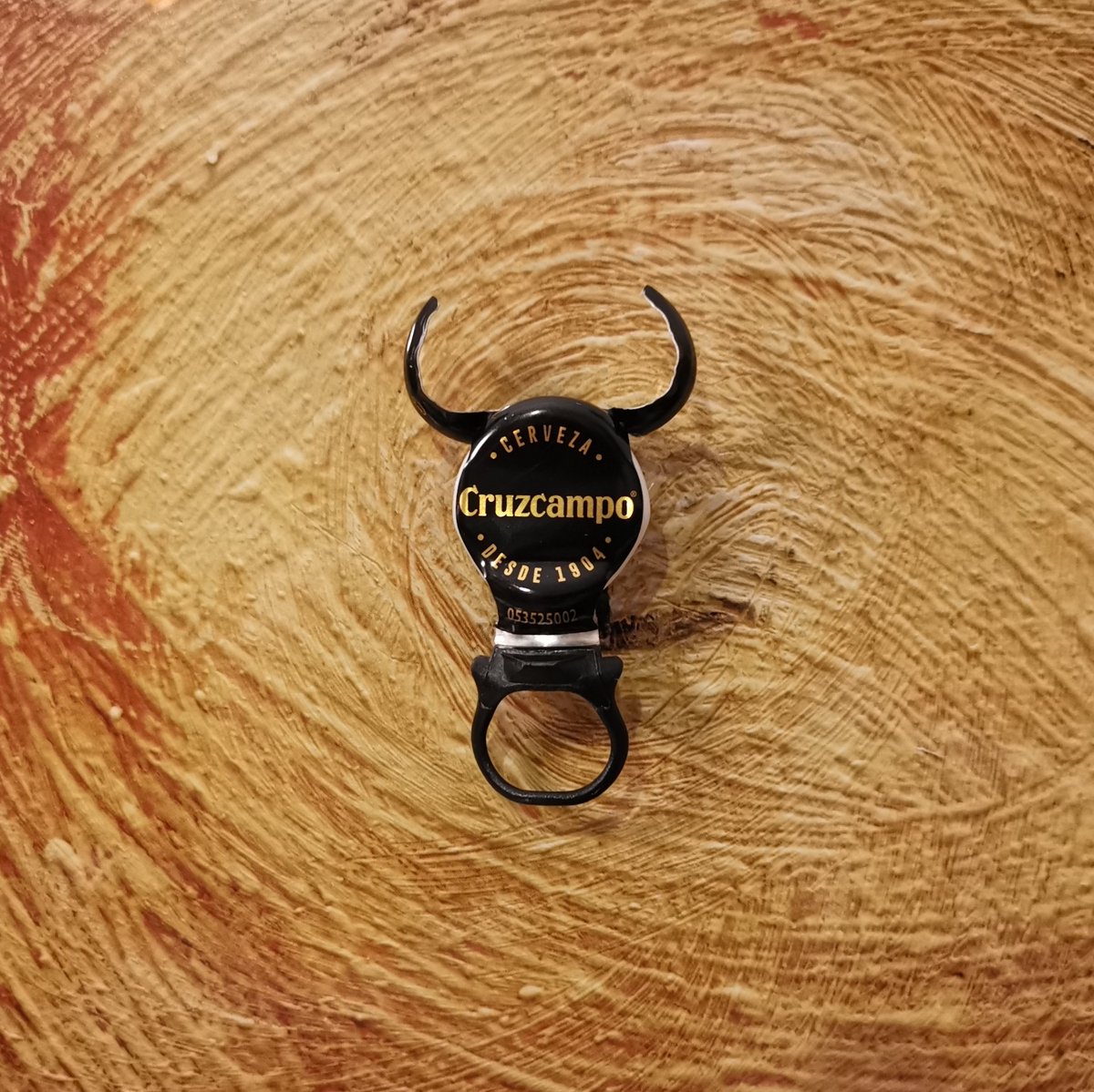 juanmalamet's tweet photo. Hola, @Cruzcampo. Os dejo esta idea para la publicidad de la Feria taurina de Sevilla. Si queréis que haga la camada entera, mandadme provisiones, por favor... https://t.co/OceJ2TSd51