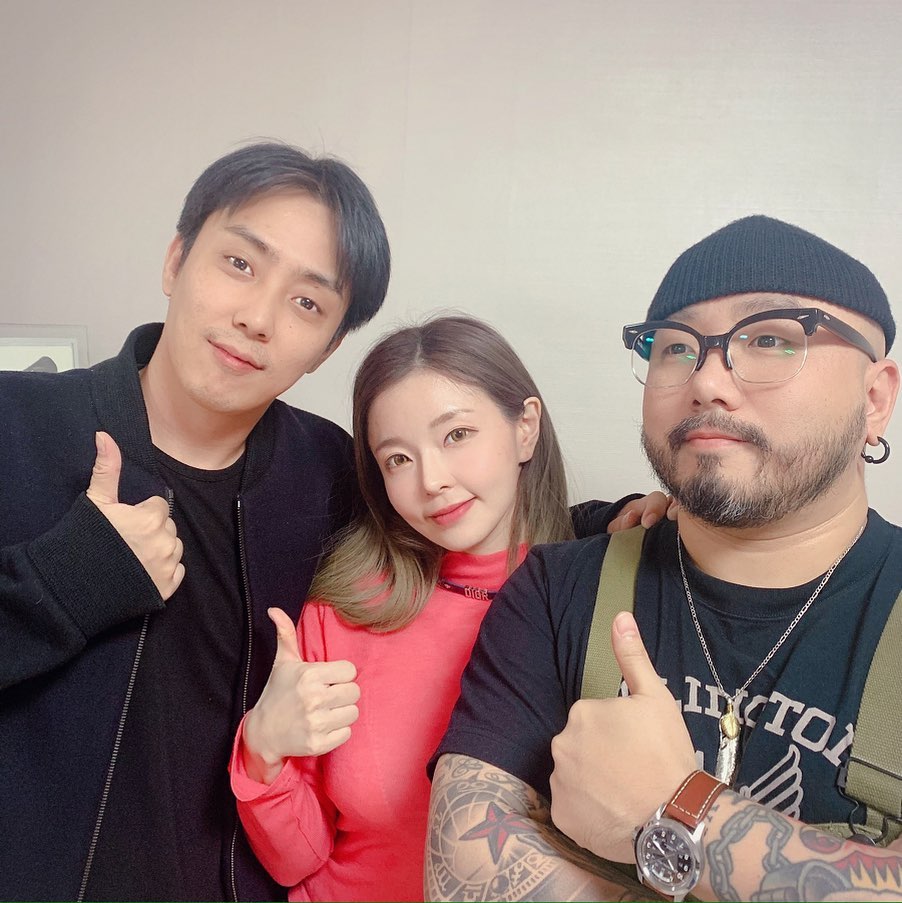 sj_ej1k's tweet photo. Happy 10th Debut Anniversary Clover ..
🍀
#Clover 
#eunjiwon #gilme #mrthyphon https://t.co/RKeCFxiFSp