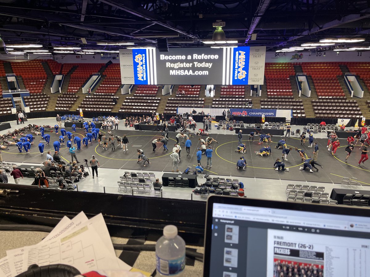 oldballcoach4's tweet photo. Going Live at 12:20! Red Arrows going for a record 8 straight titles in any sport in the ⁦@MHSAA⁩. Doak’s Godfather joining me on air ⁦@lowellwrestling⁩ ⁦@Lowellredarrows⁩ https://t.co/9aavcEggFb
