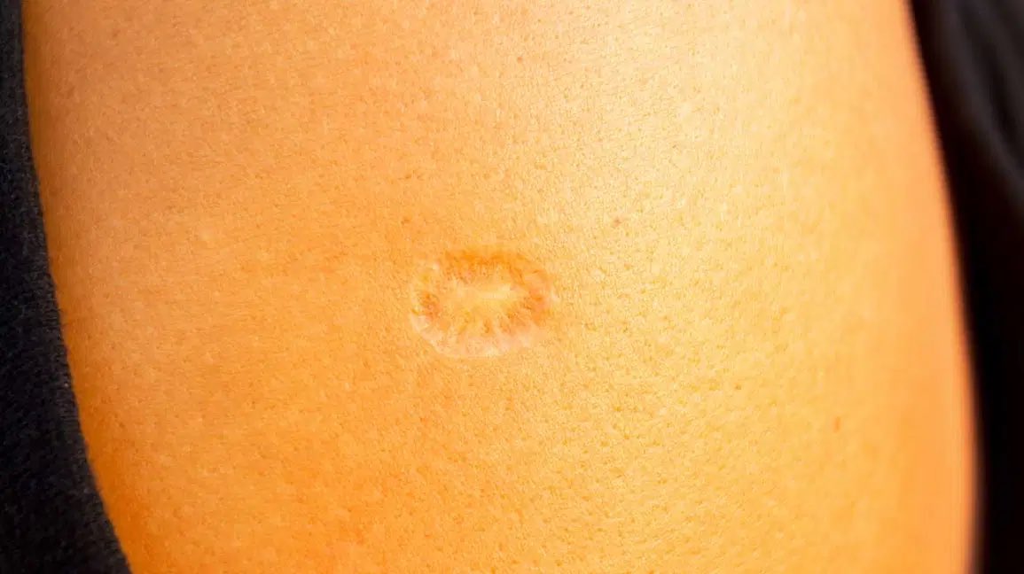 angelamavalla's tweet photo. Yall:  COVID vaccines and vaccine passports are a form of mind control 🤬

Also yall: https://t.co/SGufTDSIZY