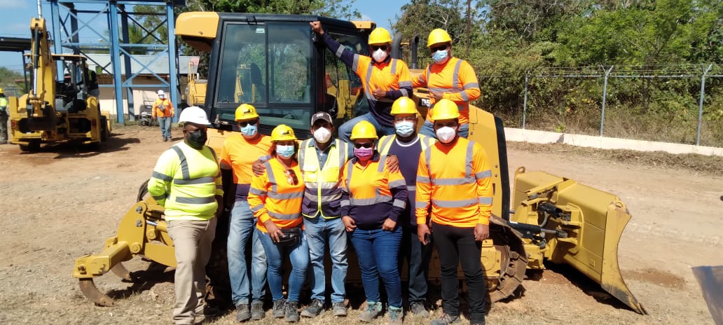 InadehOficial's tweet photo. Participantes del curso Operador de Equipo Pesado de la provincia de Chiriquí finalizaron exitosamente sus practicas de campo en el centro de entrenamiento ubicado en la sede del INADEH de Penonomé. Enhorabuena 👏 👏👏 https://t.co/movs0ixGaD