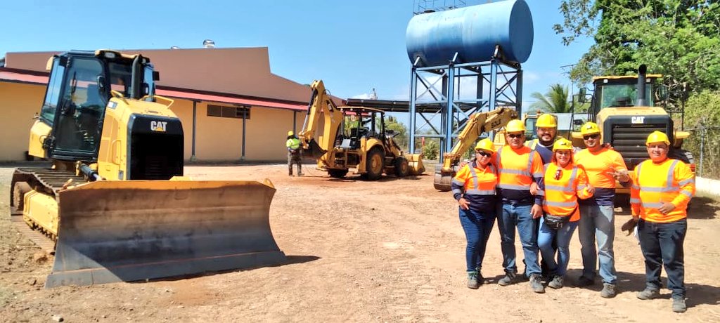 InadehOficial's tweet photo. Participantes del curso Operador de Equipo Pesado de la provincia de Chiriquí finalizaron exitosamente sus practicas de campo en el centro de entrenamiento ubicado en la sede del INADEH de Penonomé. Enhorabuena 👏 👏👏 https://t.co/movs0ixGaD