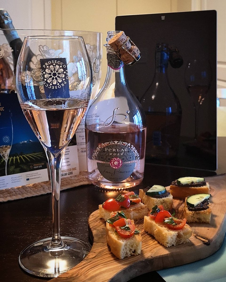 wineawarded's tweet photo. There's a new DOC in town! Prosecco DOC Rosé

Yes! Prosecco Rosé!

#proseccodocrose
#proseccodoc
#tasteprosecco
#italiangenio
#prosecco
@ProseccoDOC https://t.co/lh537Wsprj