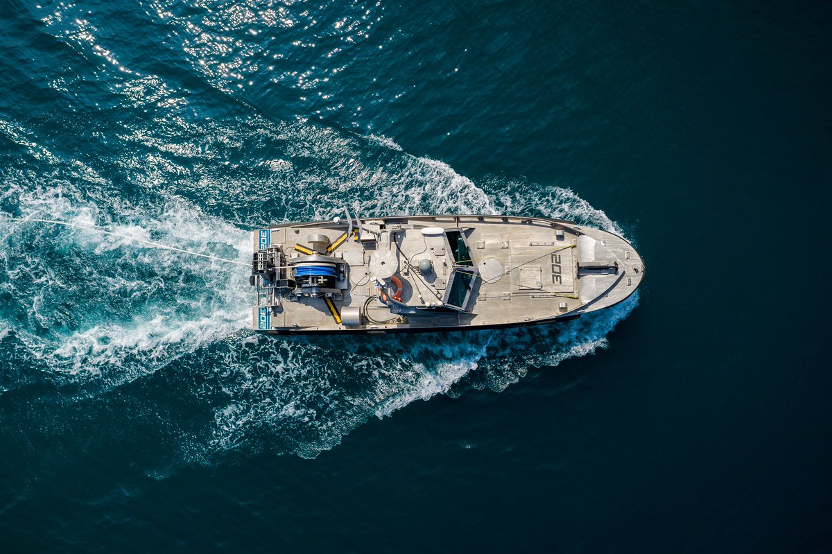 ElbitSystemsNL's tweet photo. Nu mogelijk: met een drone zoeken naar onderzeeboten en vanaf een schip communiceren met onderzeeboten.
@marineschepen doet verslag van @GeoSpectrumTech's expertise in onderwaterakoestiek:  
https://t.co/4st1ASU3kq
#TRAPS #USV #LRAM #C_BASS @ElbitSystemsLtd https://t.co/MlocLC0hNC