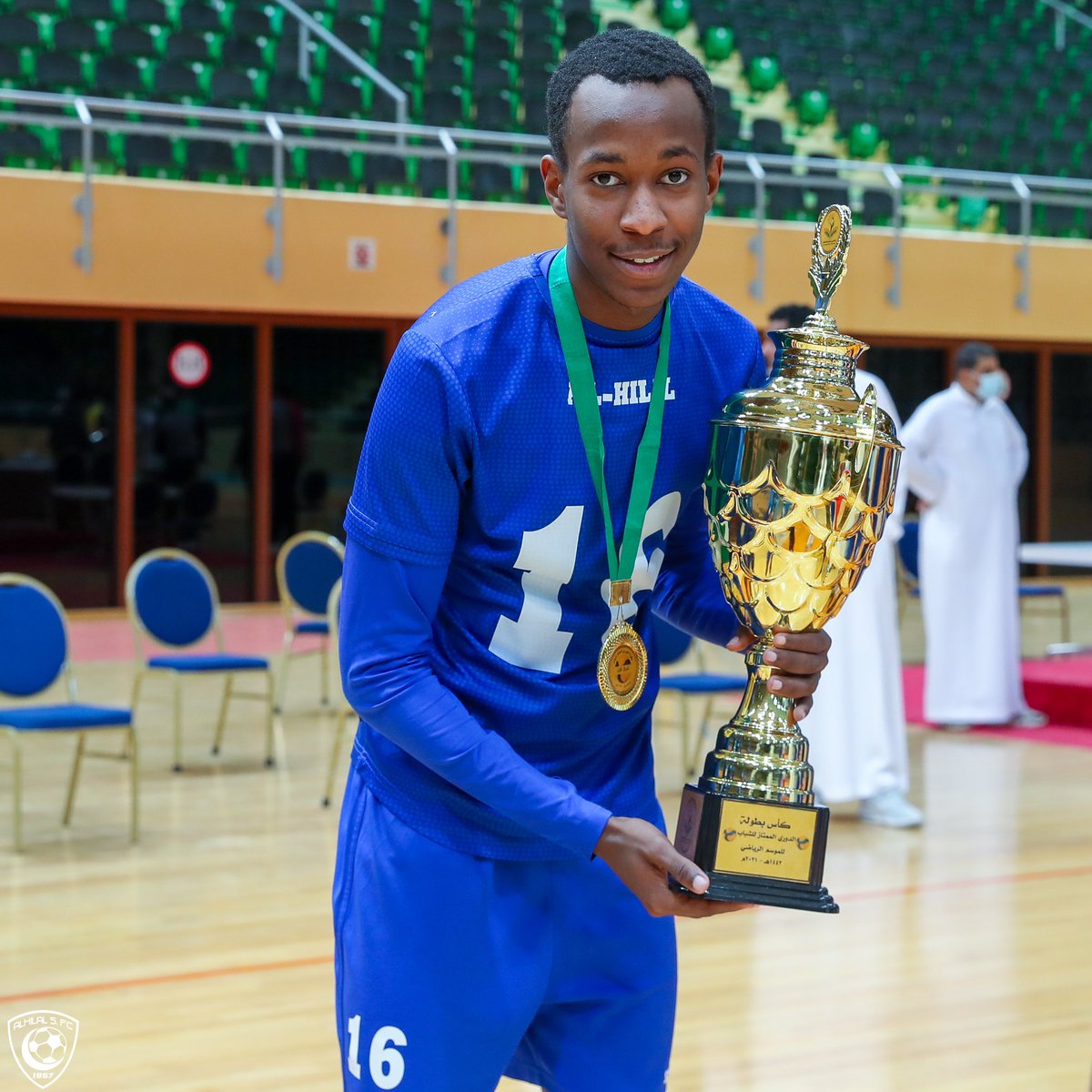 Alhilal_FC's tweet photo. 🏆  وينشأ ناشئ الفتيان فينا.. "على الذهب" 💙😍

#الهلال https://t.co/Ctrc0cSO4g