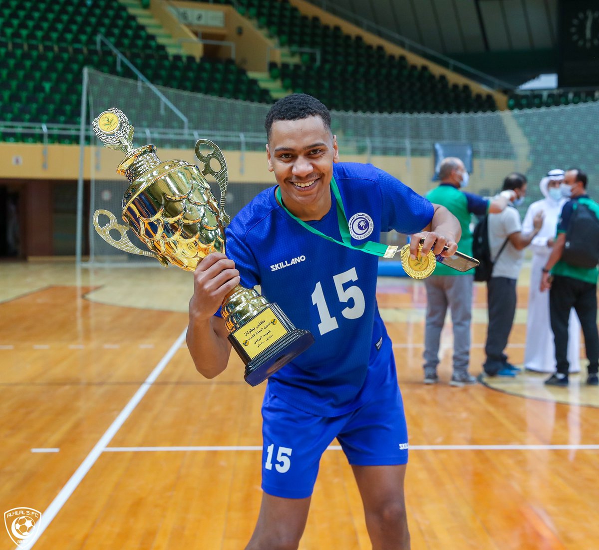 Alhilal_FC's tweet photo. 🏆  وينشأ ناشئ الفتيان فينا.. "على الذهب" 💙😍

#الهلال https://t.co/Ctrc0cSO4g