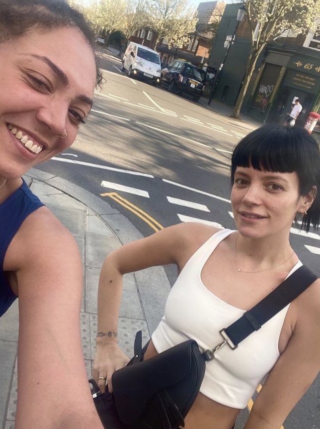 labroficial's tweet photo. Lily Allen e Miquita Oliver estiveram juntas hoje. https://t.co/LOByhdFKPf