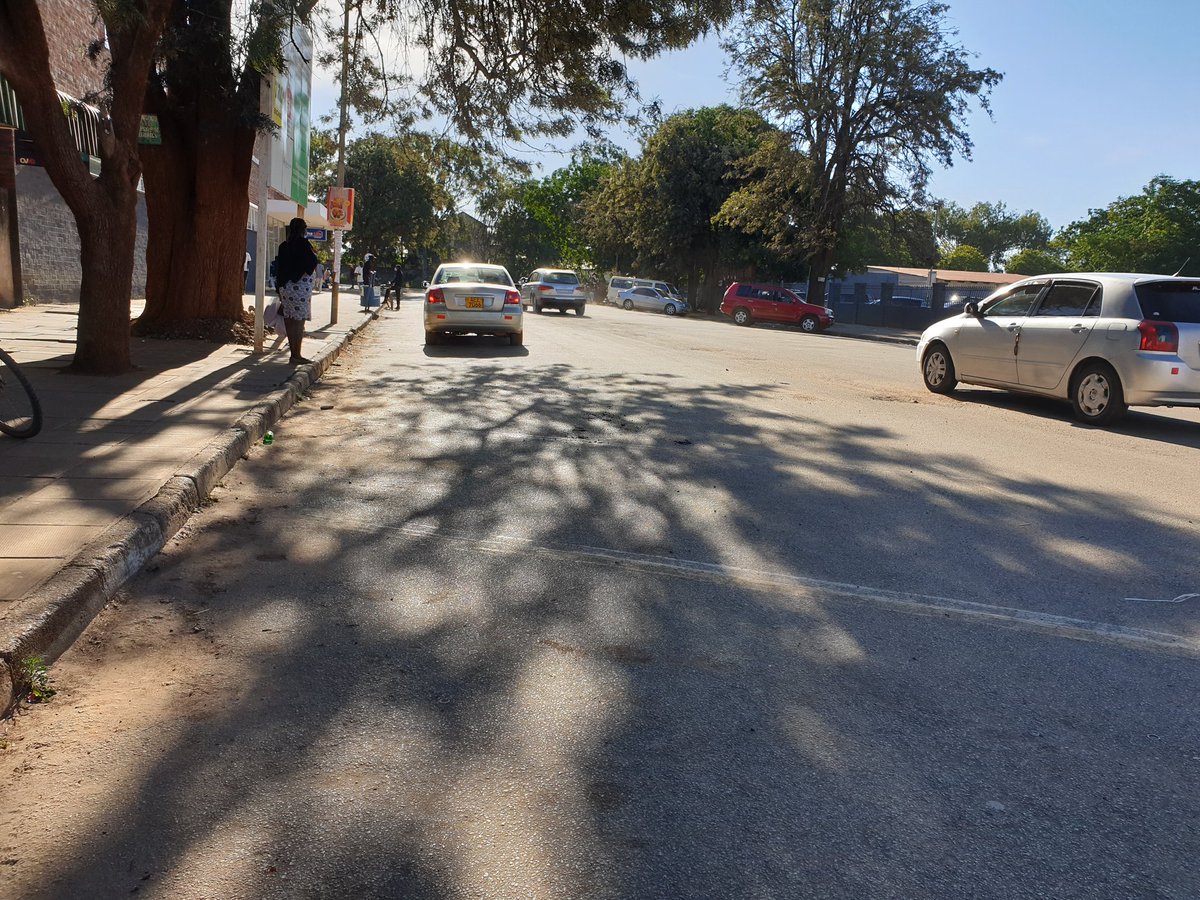 MatopeNigell's tweet photo. I went litter hunting today in Gweru in the late afternoon, surprisingly 🤔 I could not spot any illegal dumps or huge mountains of waste in the city. What is the situation like in your city ?

Where is Harare getting it wrong ?

#create4climate
@EnnieChipembere https://t.co/Hf03G7jDle