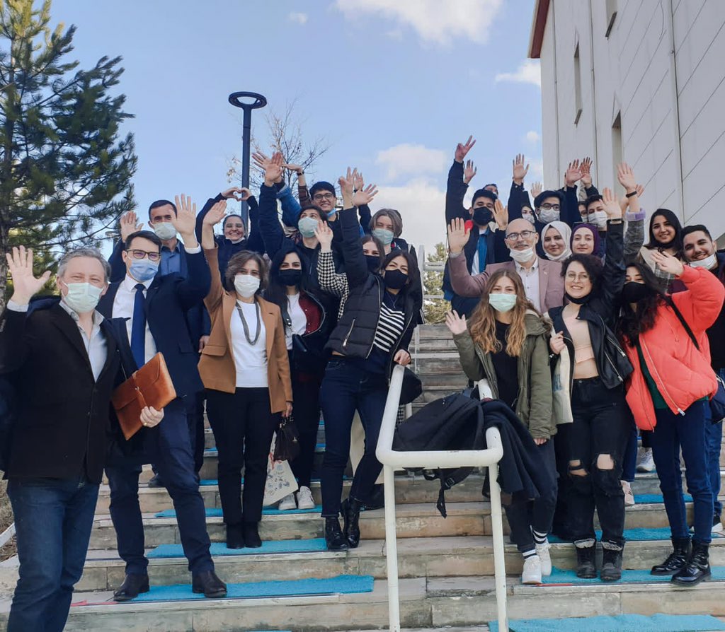 pour le français, Sébastien de Courtois, Directeur de l'Institut français de Turquie à Ankara et Hülya Öz, Directrice des cours de l'IF Ankara ont visité le département de traduction et interprétariat de l'Université Cumhuriyet de Sivas pour rencontrer les professeurs et les +