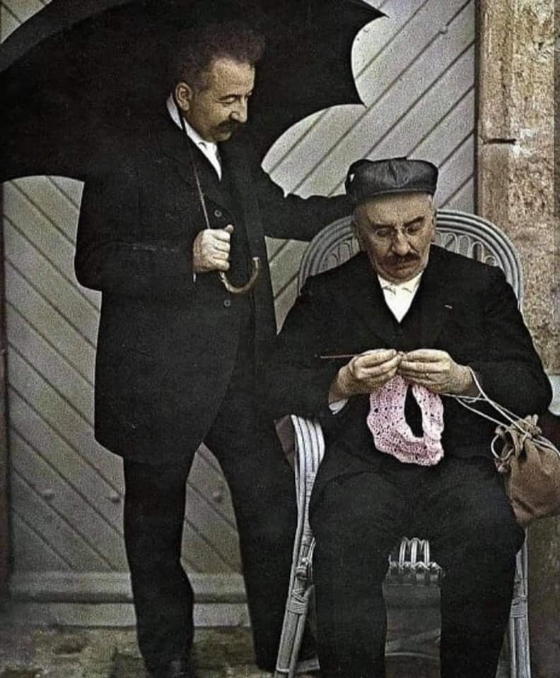 StylecraftYarn's tweet photo. We love this picture!
Found on the Magluiomini Facebook page: The French brothers Auguste and Louis Lumiere, inventors of the film projector, apparently they weren't just passionate about cinema.... (year 1920) https://t.co/taLxu9ohMo