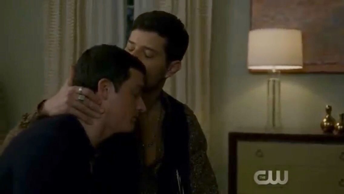 s_ffron7's tweet photo. Some #steammy hugs to cleanse ur timeline..๐๐คท๐ผโโ๏ธ #steven #sammyjo #stevencarrington #samcarrington #bingbackjames #dynasty @cw_dynasty @TheCW https://t.co/BUibmzxXts