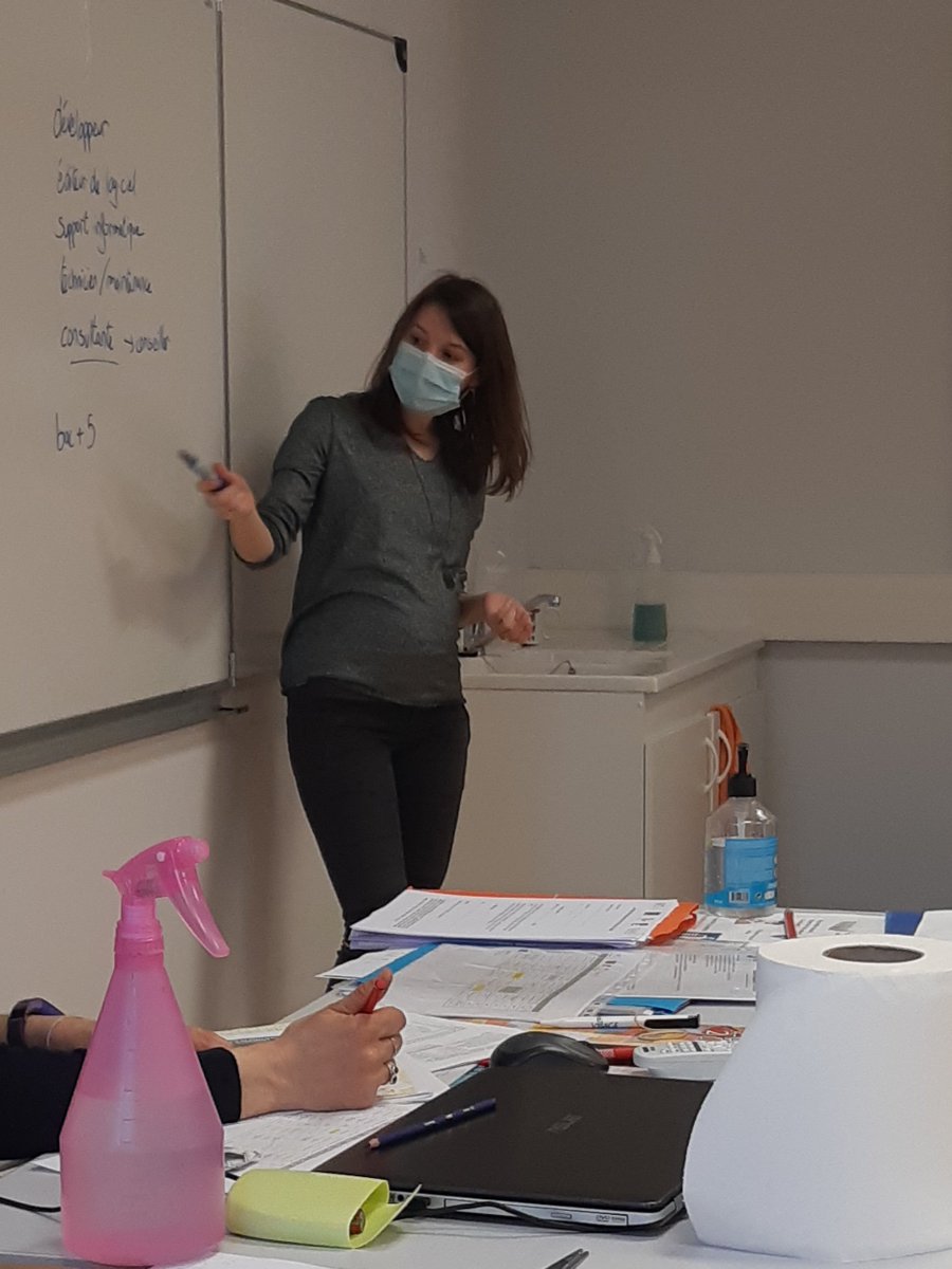NajahMichele's tweet photo. @ProjetTEKNIK Retour sur le @CollgeVauqueli2 avec Eloïse Ricaud de @CGI_FR qui a échangé avec les élèves sur le numérique et la mixité des métiers. Merci à elle et aux élèves pour leur nombreuses questions!👍📱💻 @t_costes @FACEToulouse @L_Blondon #PAQTE #RSE https://t.co/GHrRkdHid2